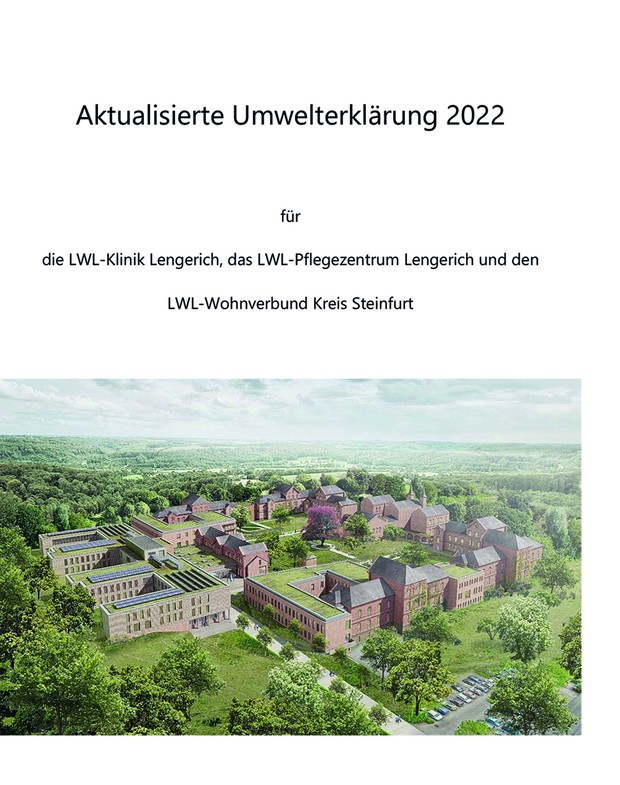 Titelseite der aktualisierten Umwelterklärung 2022 mit der Luftbildaufnahme eines großen, mehrstöckigen Gebäudekomplexes