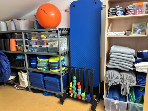 Sportmaterial in einem Lager