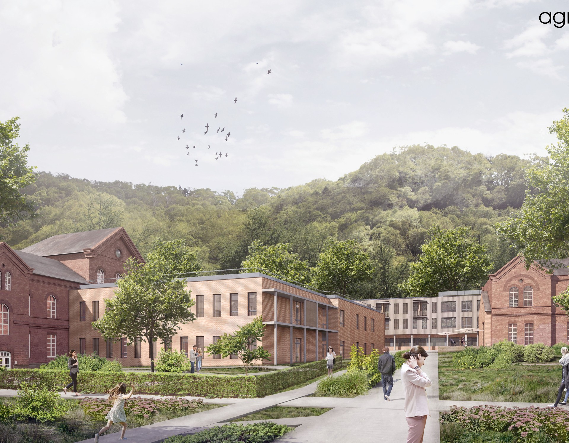 Der in grau gehaltene dreidimensionale Entwurf des zukünftigen Klinikneubaus hinter den bestehenden roten Gebäuden vor einem bewaldeten Hügel