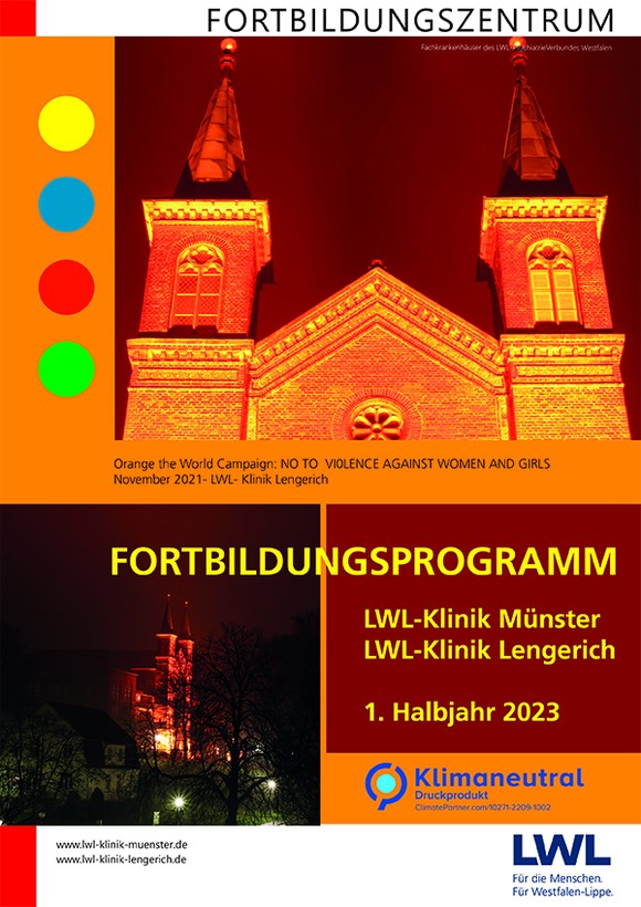 Auf der Titelseite des Fortbildungsprogramms ist das orange beleuchtete Klinikportal